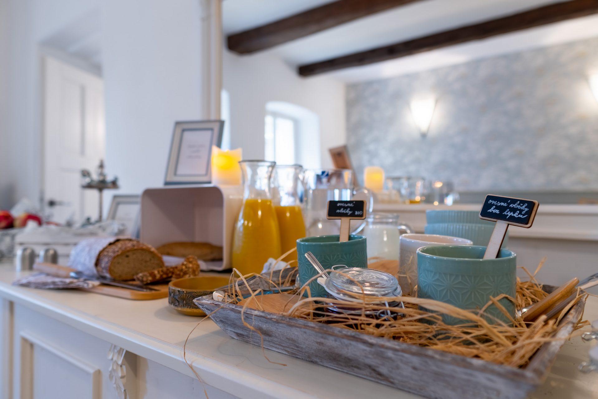 Kde zažijete snídani při svíčkách...