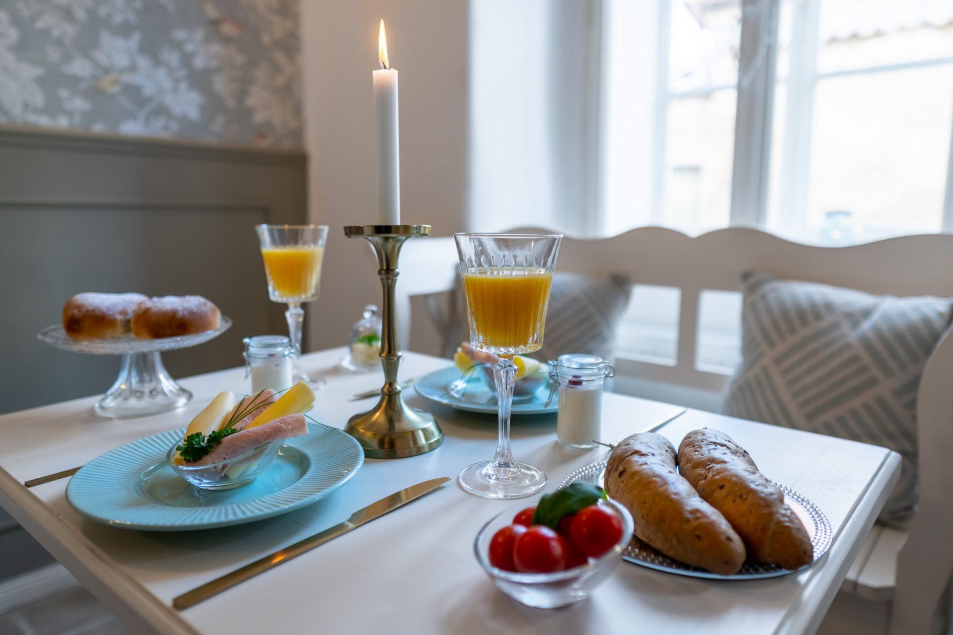 Kde zažijete snídani při svíčkách...